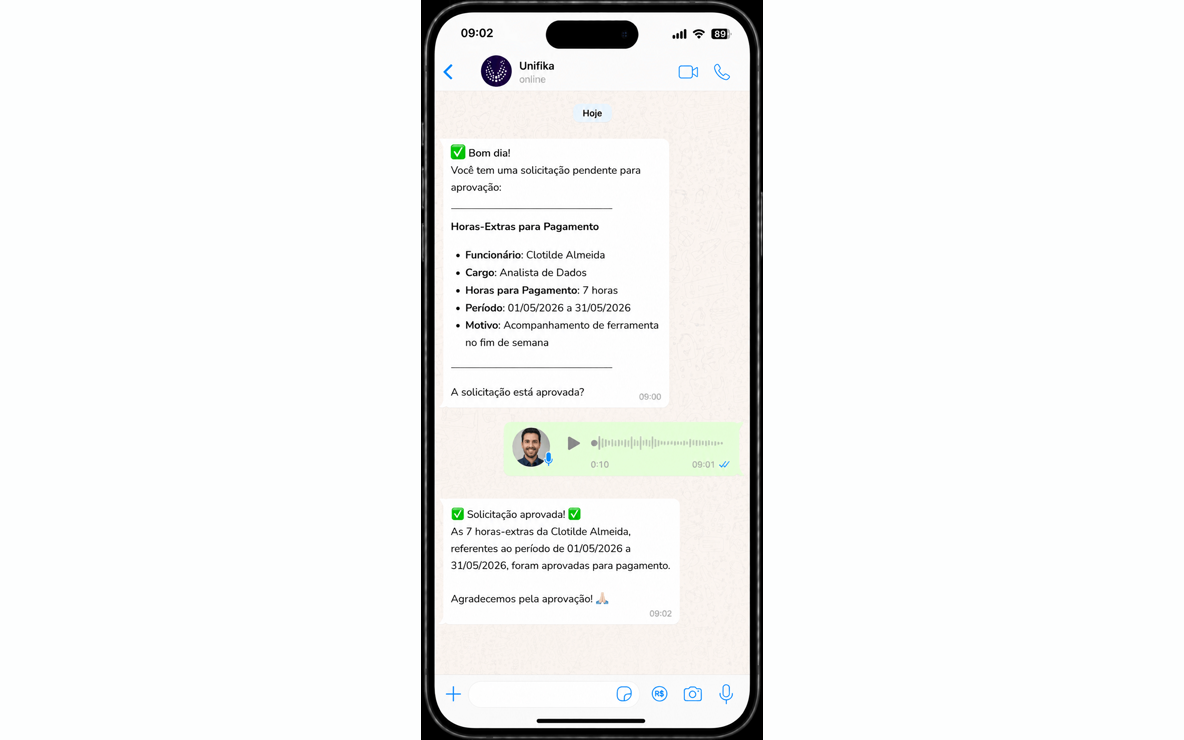 Gestor recebe no WhatsApp a solicitação de horas extras de uma colaboradora e aprova por áudio